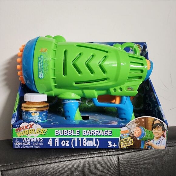 Max Bubbles Barrage Gun Includes 4oz Solution & Drip Tray For Kids Ages 3+ - Picture 1 of 6